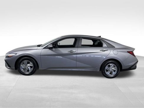New 2026 Hyundai Elantra SE FWD image 2