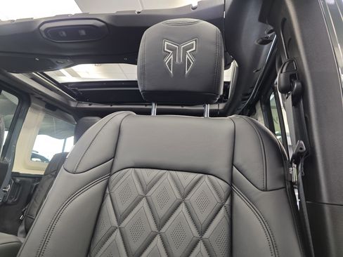 New 2025 Jeep Wrangler Unlimited Sport image 17