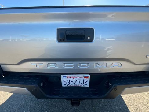 Used 2018 Toyota Tacoma TRD Off-Road w/ Technology Package RWD image 19