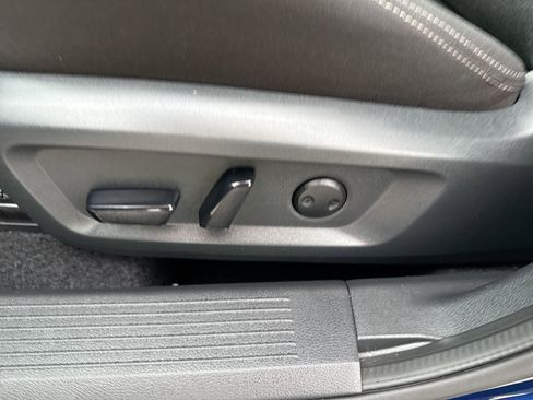Used 2025 Nissan Rogue SV AWD/4WD image 14