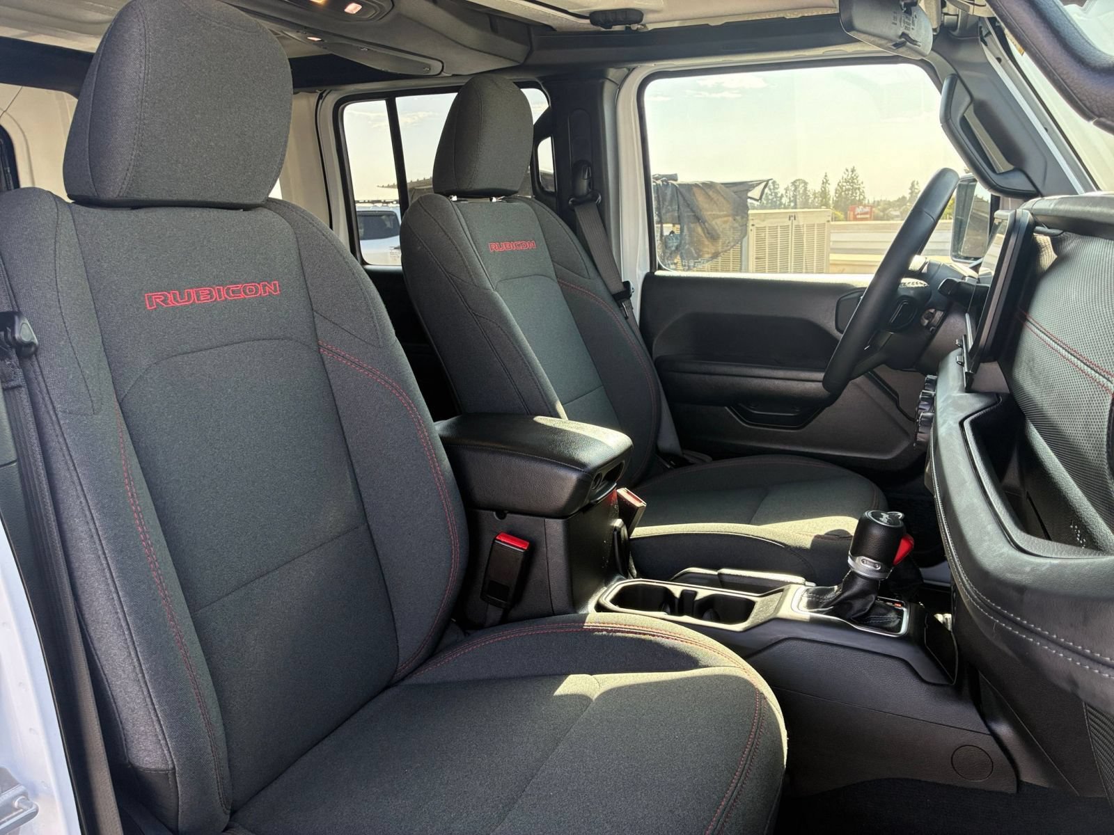 Used 2025 Jeep Wrangler Unlimited Rubicon AWD/4WD image 33