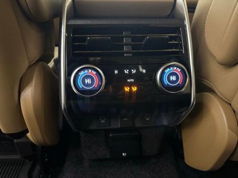 New 2025 Land Rover Range Rover Long Wheelbase SE image 28