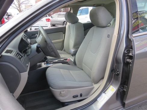Used 2012 Ford Fusion SE image 9