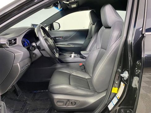 Used 2021 Toyota Venza XLE w/ Softex Package image 10