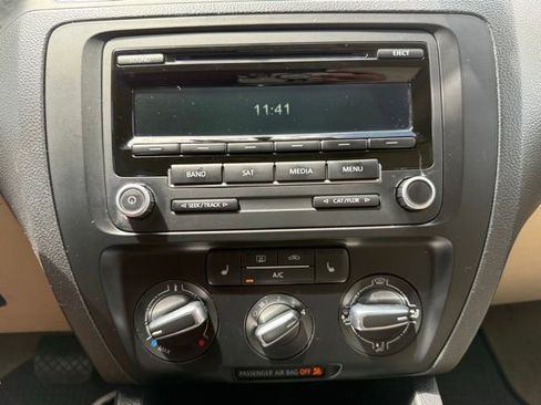 Used 2014 Volkswagen Jetta SE FWD image 12