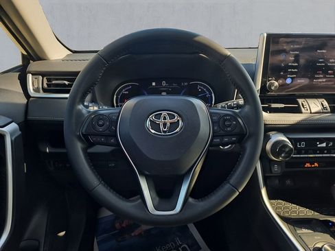 Used 2023 Toyota RAV4 XLE Premium image 4