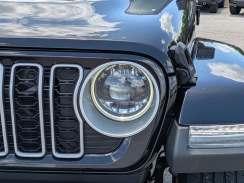 Used 2025 Jeep Wrangler Unlimited Sahara AWD/4WD image 10