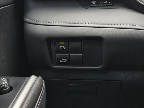 Used 2022 Toyota Highlander XLE FWD image 26