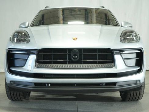 Certified 2024 Porsche Macan image 11
