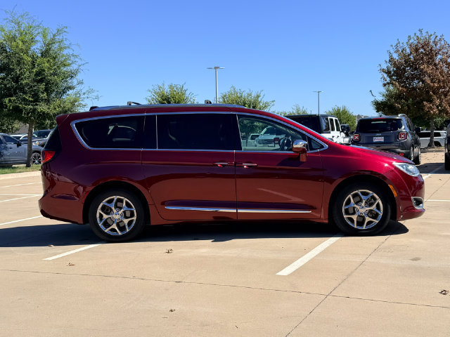 Used 2018 Chrysler Pacifica Limited FWD image 18
