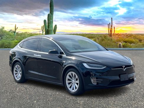Used 2018 Tesla Model X 75D image 7