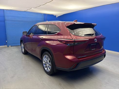 Used 2021 Toyota Highlander Limited AWD/4WD image 5