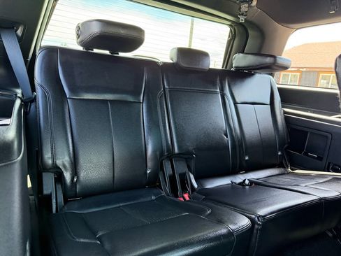 Used 2019 Ford Expedition XLT w/ Equipment Group 202A AWD/4WD image 21