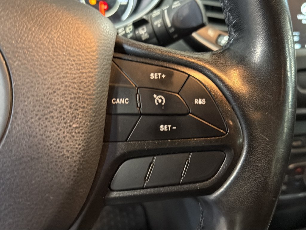 Used 2020 Jeep Cherokee Trailhawk w/ Comfort/Convenience Group AWD/4WD image 20