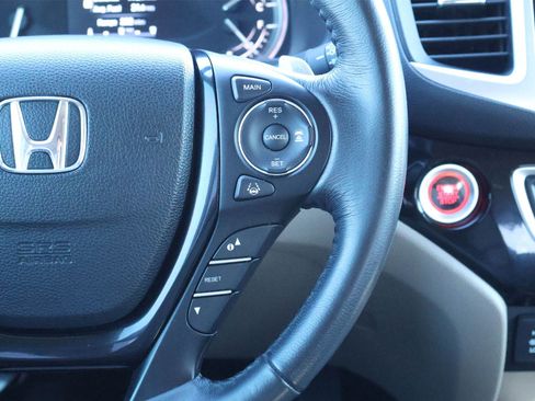 Used 2017 Honda Pilot Touring image 23