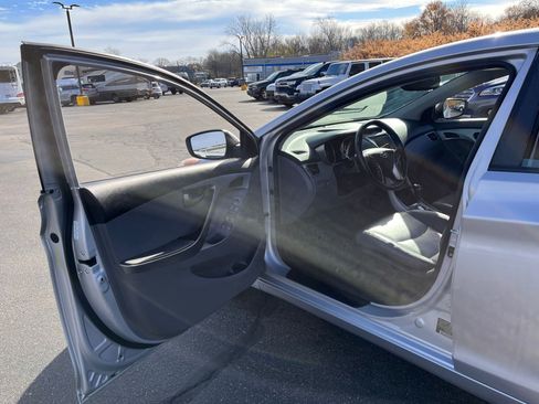 Used 2013 Hyundai Elantra Limited w/ Technology Pkg image 14