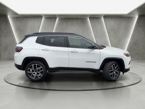Used 2025 Jeep Compass Limited w/ Elite Group AWD/4WD image 8