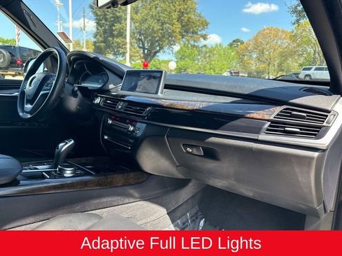 Used 2018 BMW X5 xDrive50i w/ M Sport Package image 19