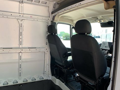 Used 2024 RAM ProMaster 2500 w/ Premium Convenience Group image 29