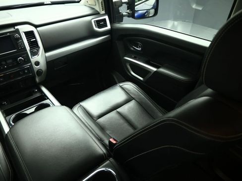 Used 2017 Nissan Titan PRO-4X w/ Pro-4x Convenience Package AWD/4WD image 45