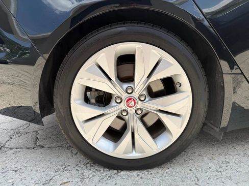 Used 2020 Jaguar XE S RWD image 23