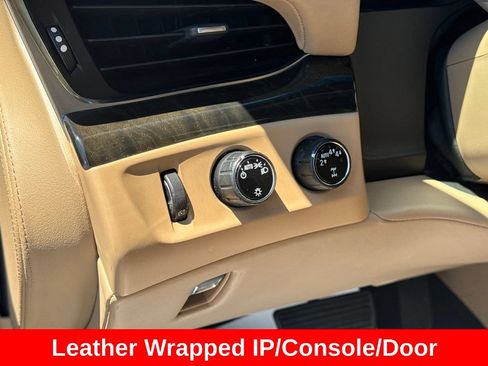 Used 2019 Cadillac Escalade ESV Platinum AWD/4WD image 44