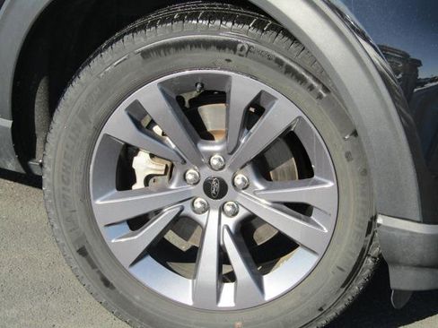 Used 2023 Ford Explorer XLT w/ Equipment Group 202A image 6