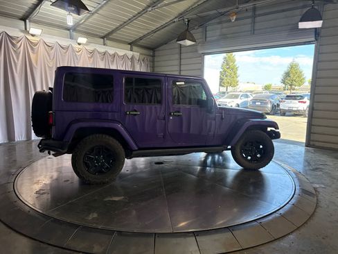 Used 2016 Jeep Wrangler Unlimited Sahara AWD/4WD image 4