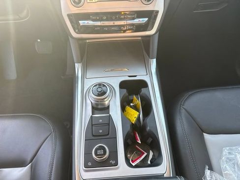 Used 2022 Ford Explorer XLT w/ Equipment Group 202A AWD/4WD image 21