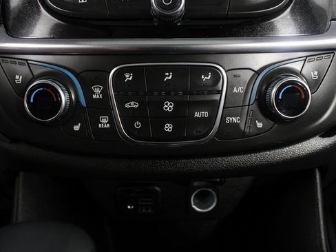 Used 2023 Chevrolet Traverse High Country image 8