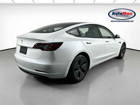 Used 2023 Tesla Model 3 Standard Range image 2