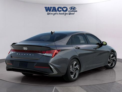 Used 2025 Hyundai Elantra Sport image 4