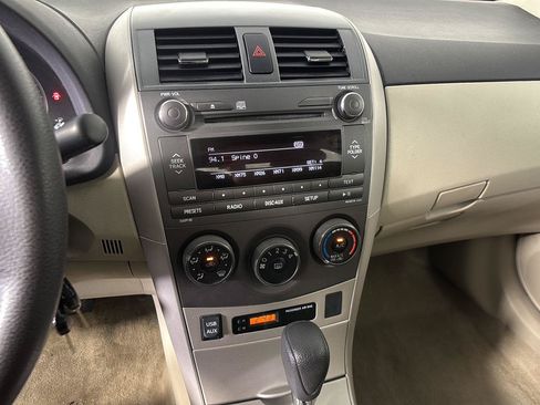 Used 2011 Toyota Corolla LE FWD image 27