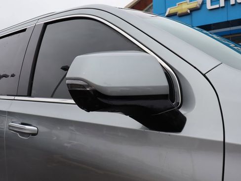 Used 2024 Cadillac Escalade Premium Luxury image 2