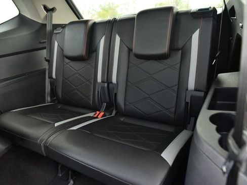 Used 2025 Volkswagen Atlas Peak Edition SE image 25