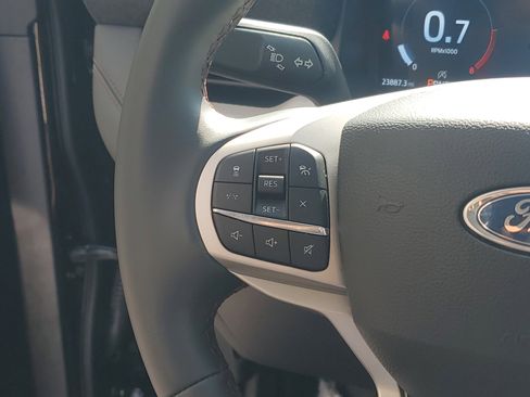 Used 2025 Ford Explorer Active RWD image 29