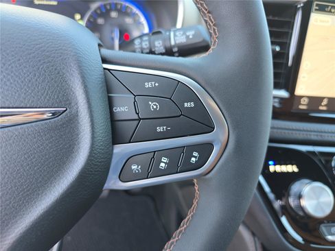 New 2026 Chrysler Pacifica Pinnacle image 32