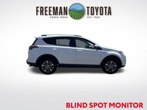 Used 2017 Toyota RAV4 XLE w/ Convenience Package AWD/4WD image 4