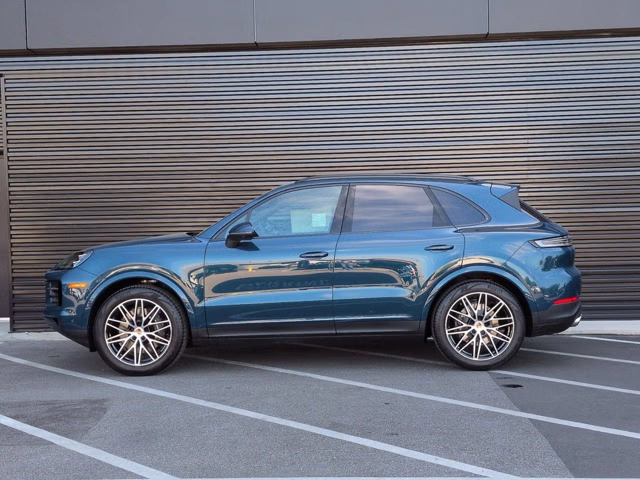 Certified 2026 Porsche Cayenne AWD/4WD image 2