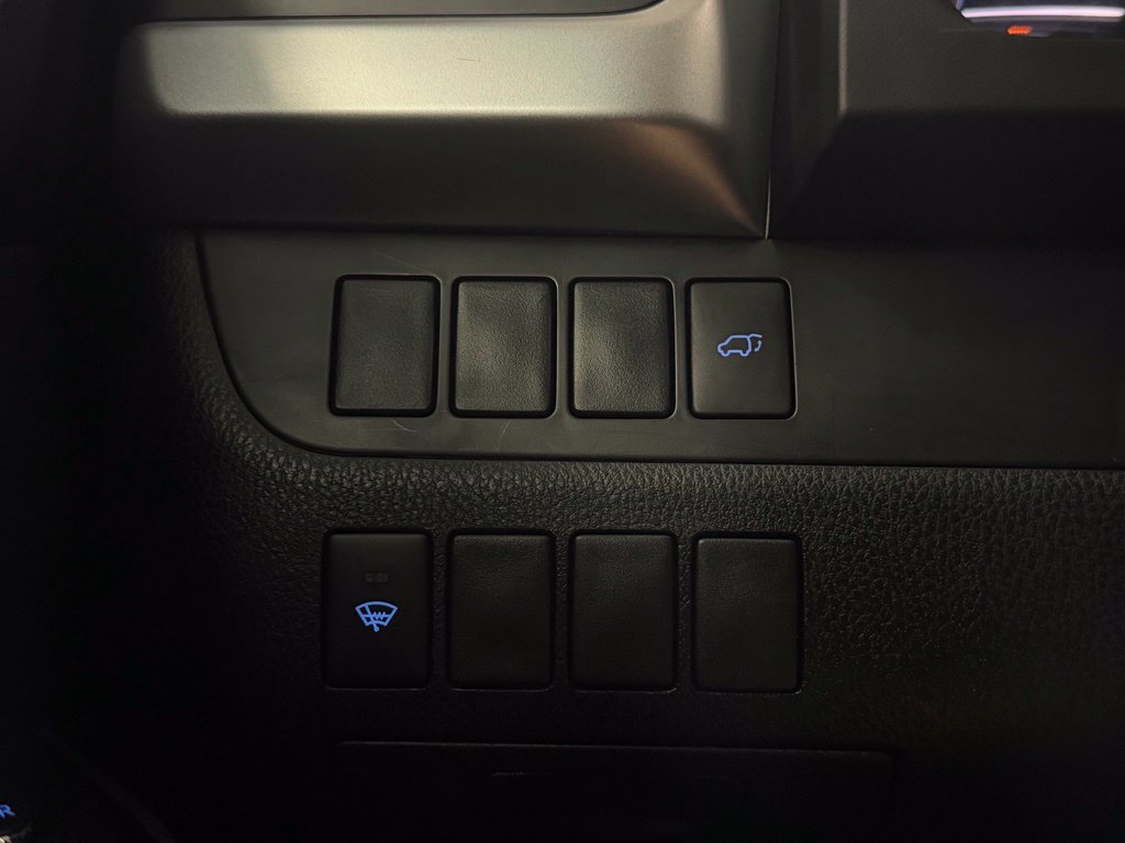 Used 2015 Toyota Highlander LE AWD/4WD image 14