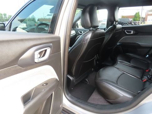 Used 2023 Jeep Compass Latitude AWD/4WD image 19