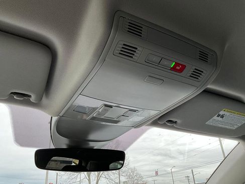 New 2026 Volkswagen Taos SE image 17