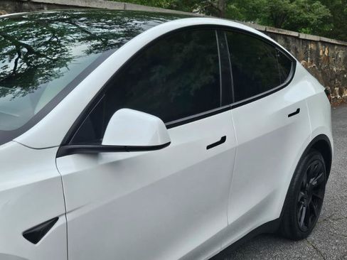Used 2022 Tesla Model Y Long Range AWD/4WD image 23