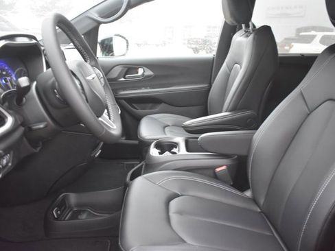 New 2026 Chrysler Voyager LX image 14