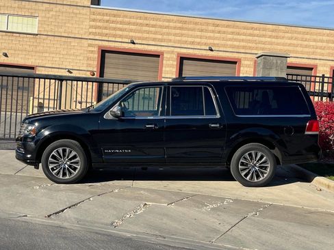 Used 2017 Lincoln Navigator L Select image 2