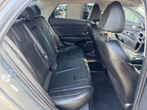 Used 2025 Hyundai Elantra Limited FWD image 14