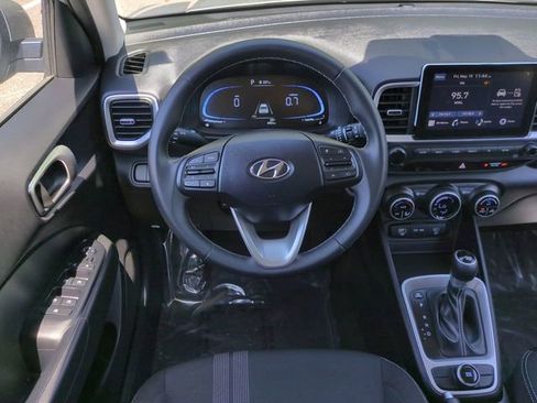 Used 2025 Hyundai Venue SEL FWD image 15