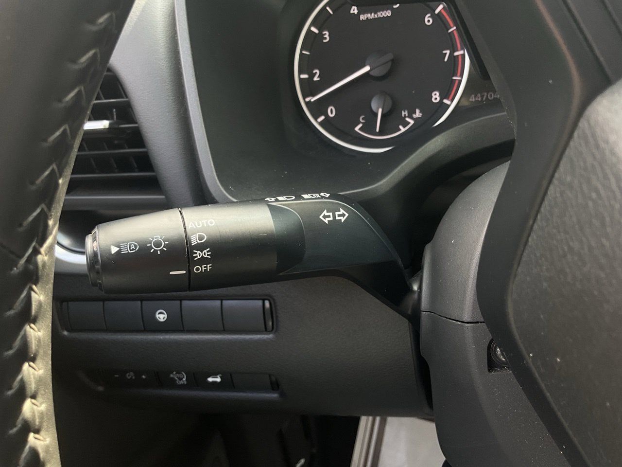Used 2025 Nissan Rogue SV FWD image 37