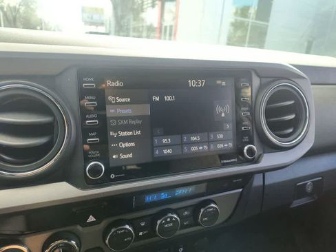 Used 2022 Toyota Tacoma TRD Off-Road image 16