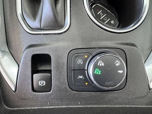 Certified 2023 Chevrolet Traverse LT AWD/4WD image 18